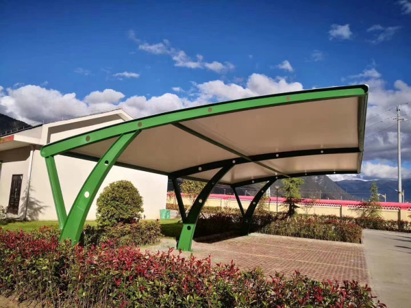 林芝高速養(yǎng)護站車棚施工完成